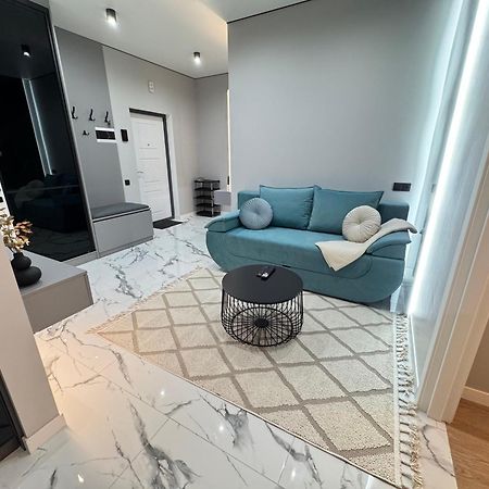 Two Bedroom Apartment In The Center, With Parking, Address Avram Iancu 32 Kisinyov Kültér fotó