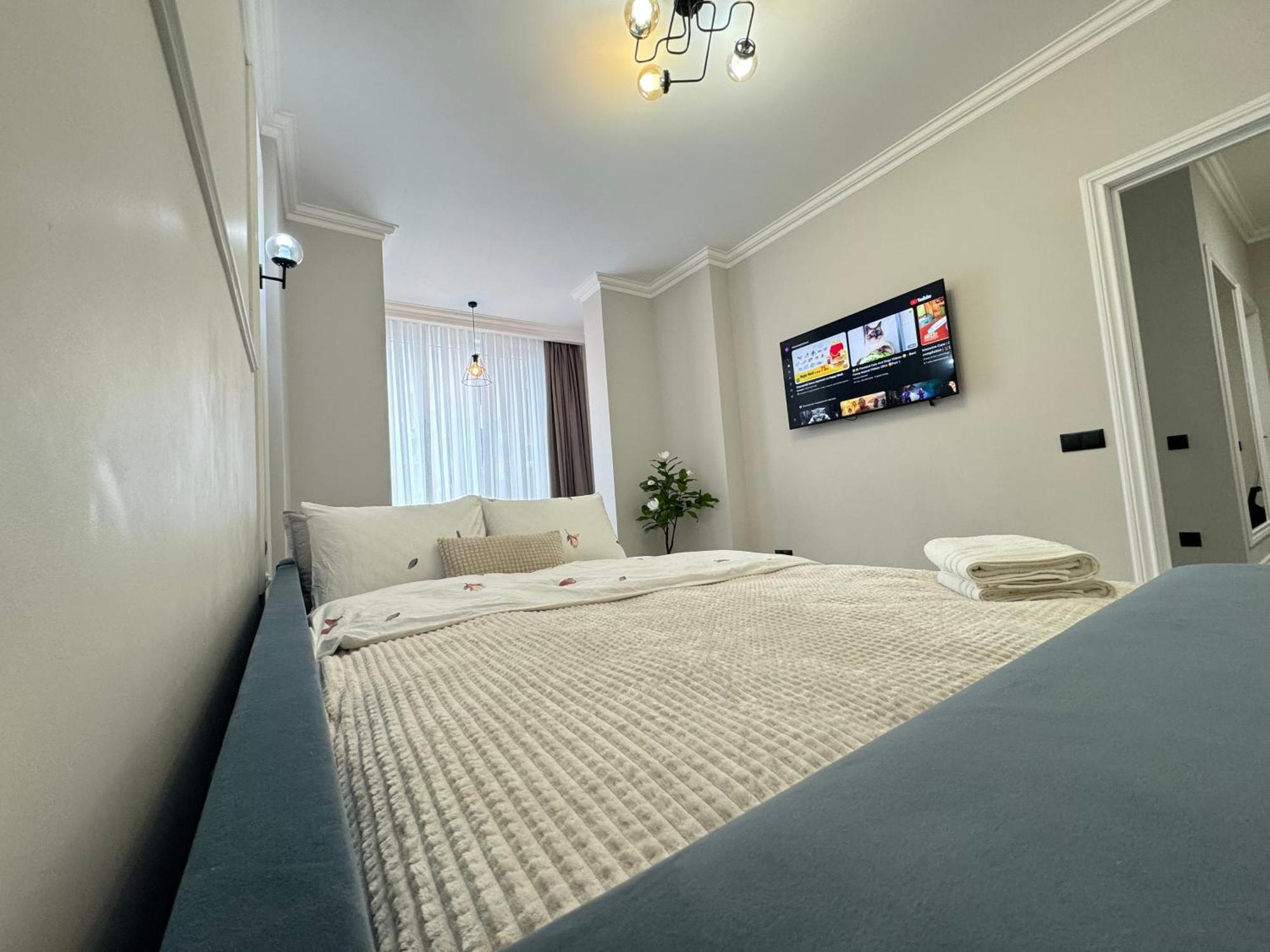 Two Bedroom Apartment In The Center, With Parking, Address Avram Iancu 32 Kisinyov Kültér fotó