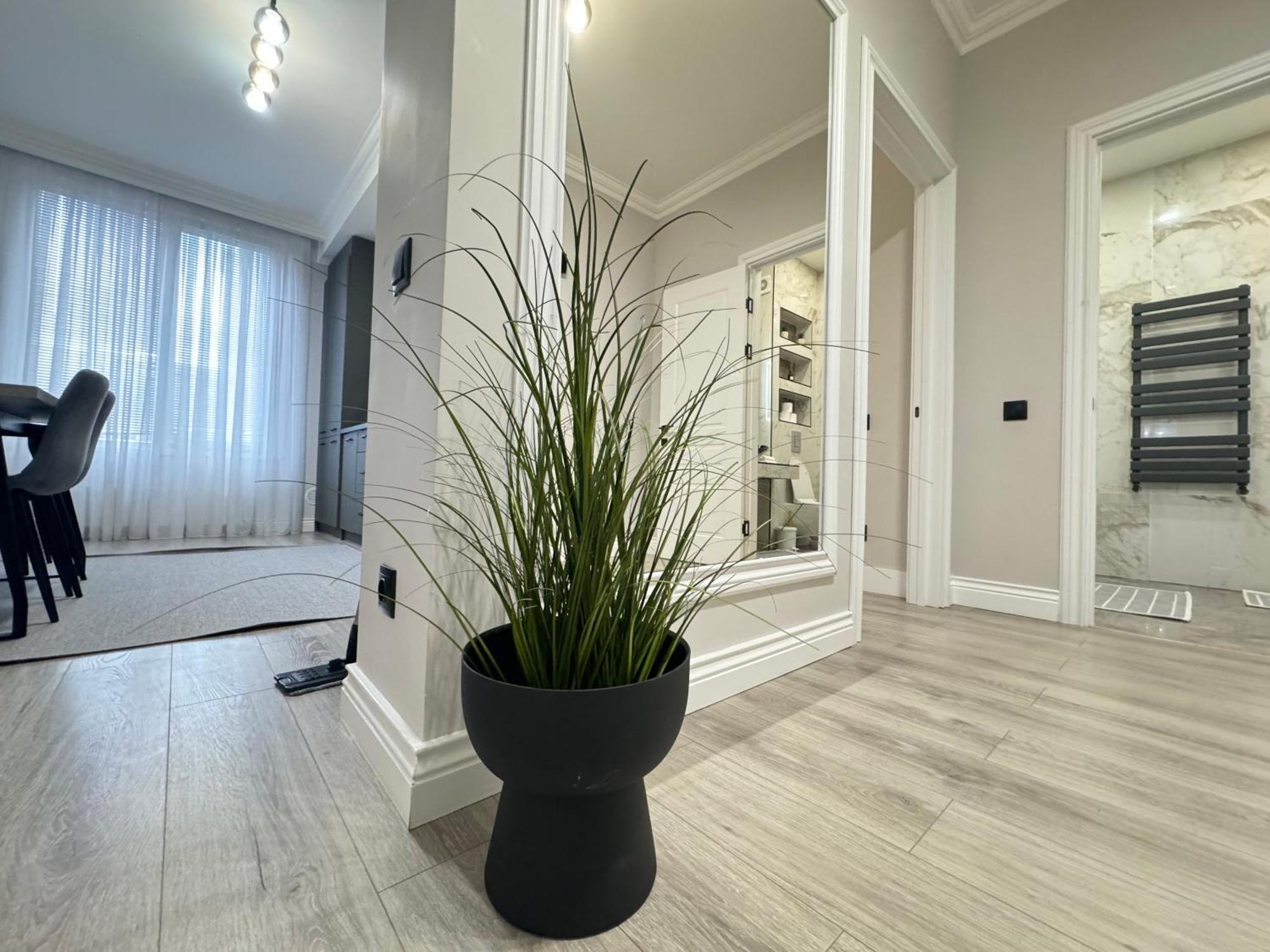 Two Bedroom Apartment In The Center, With Parking, Address Avram Iancu 32 Kisinyov Kültér fotó