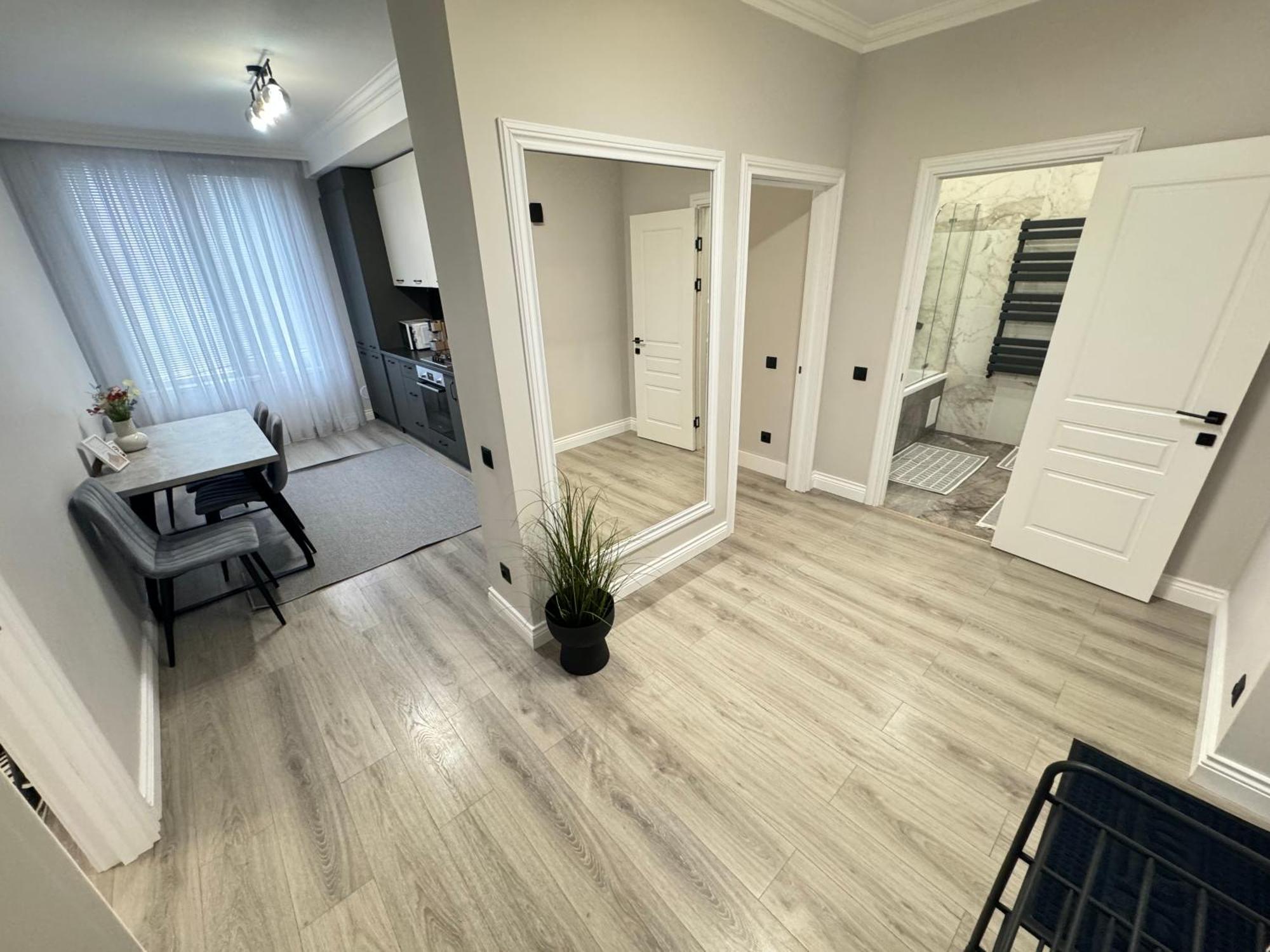 Two Bedroom Apartment In The Center, With Parking, Address Avram Iancu 32 Kisinyov Kültér fotó