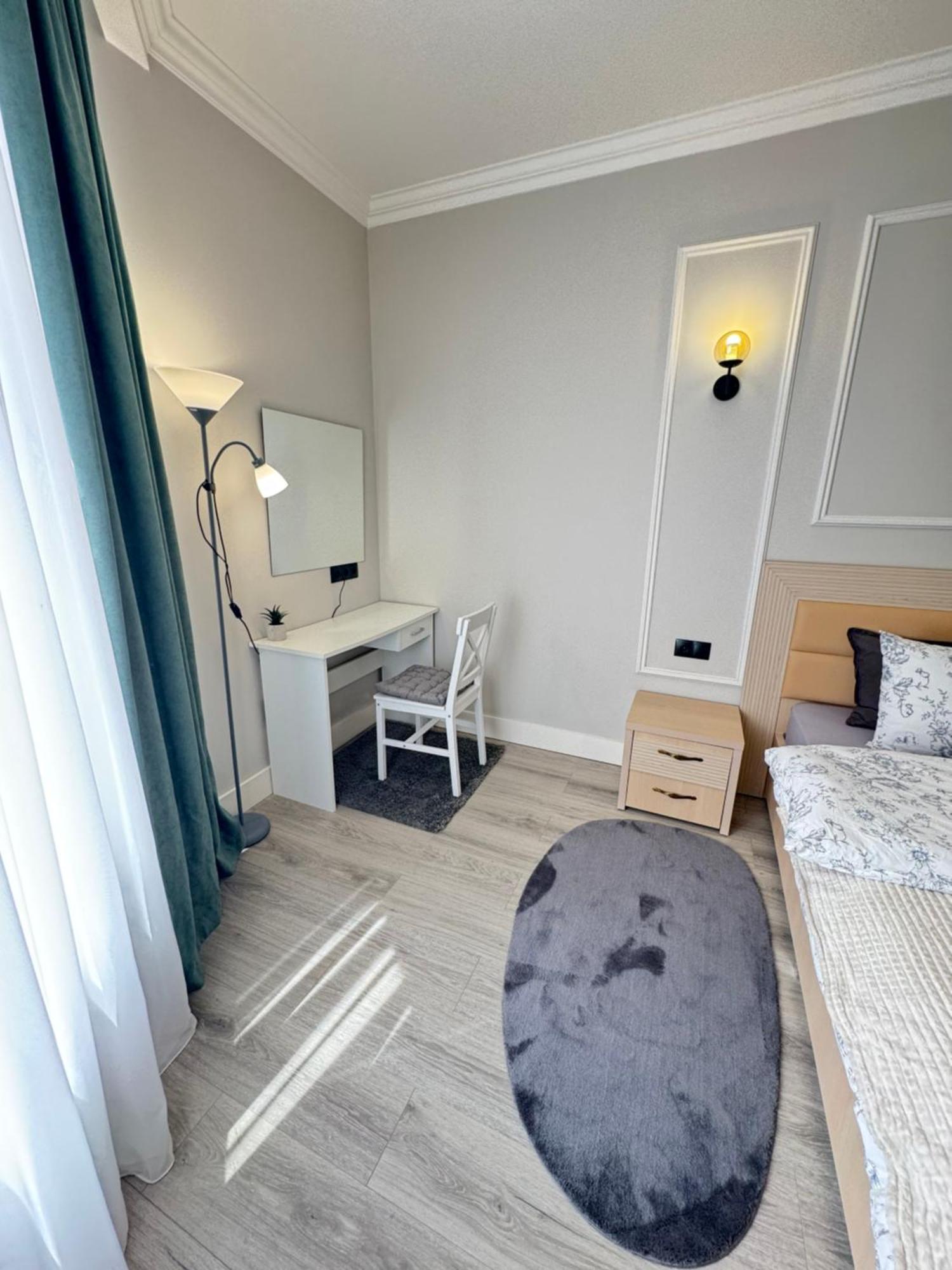 Two Bedroom Apartment In The Center, With Parking, Address Avram Iancu 32 Kisinyov Kültér fotó