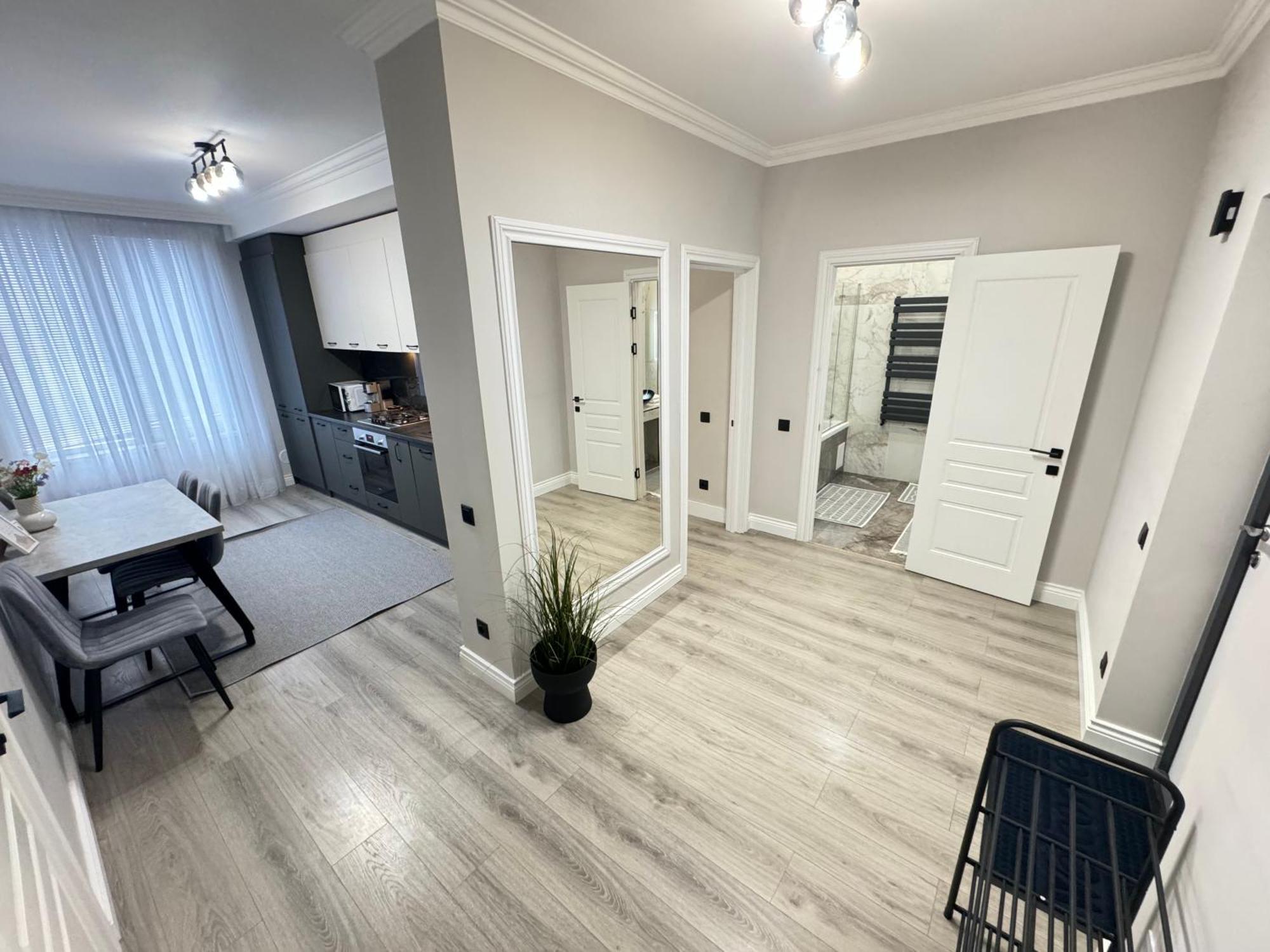 Two Bedroom Apartment In The Center, With Parking, Address Avram Iancu 32 Kisinyov Kültér fotó