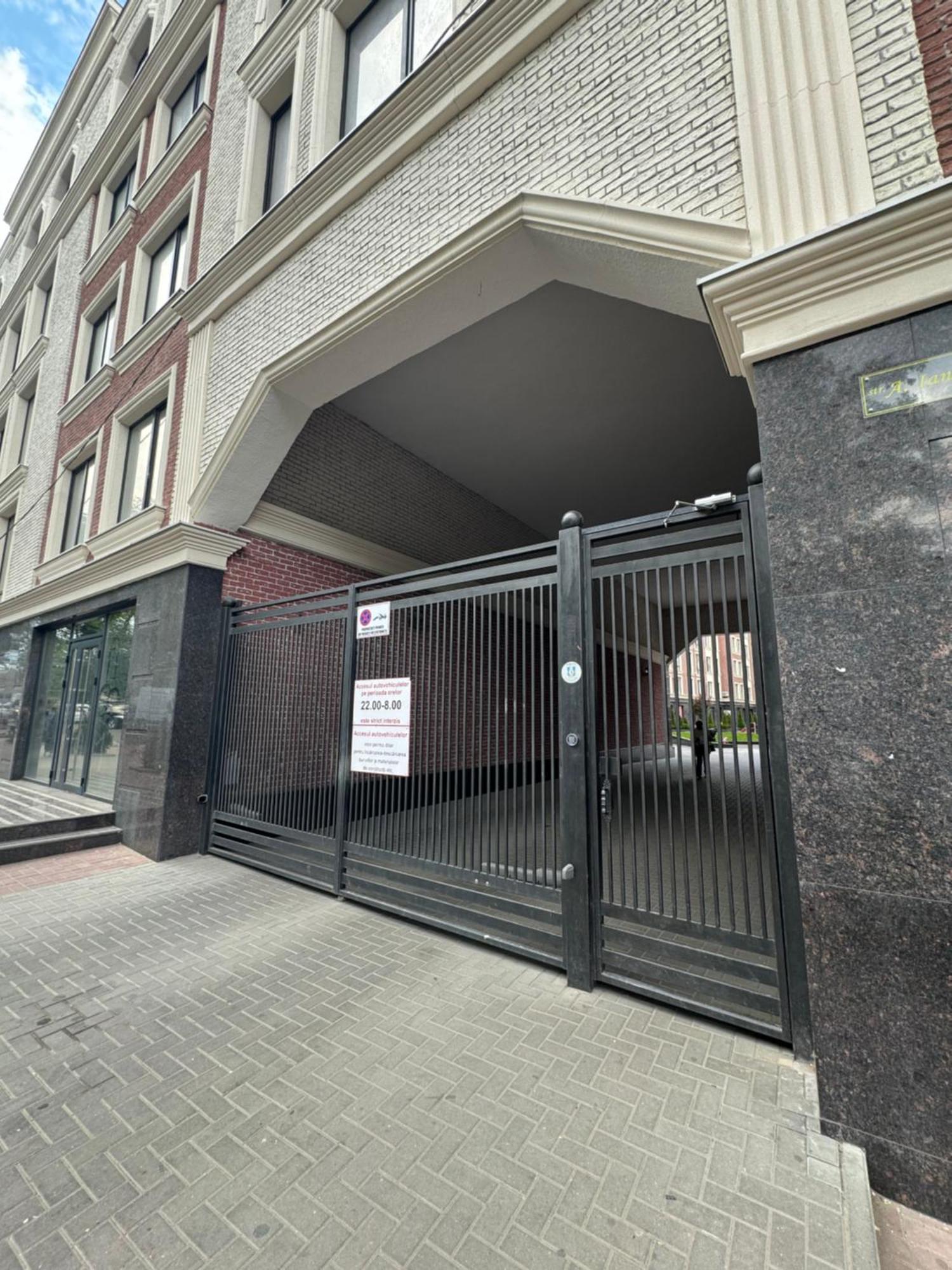 Two Bedroom Apartment In The Center, With Parking, Address Avram Iancu 32 Kisinyov Kültér fotó