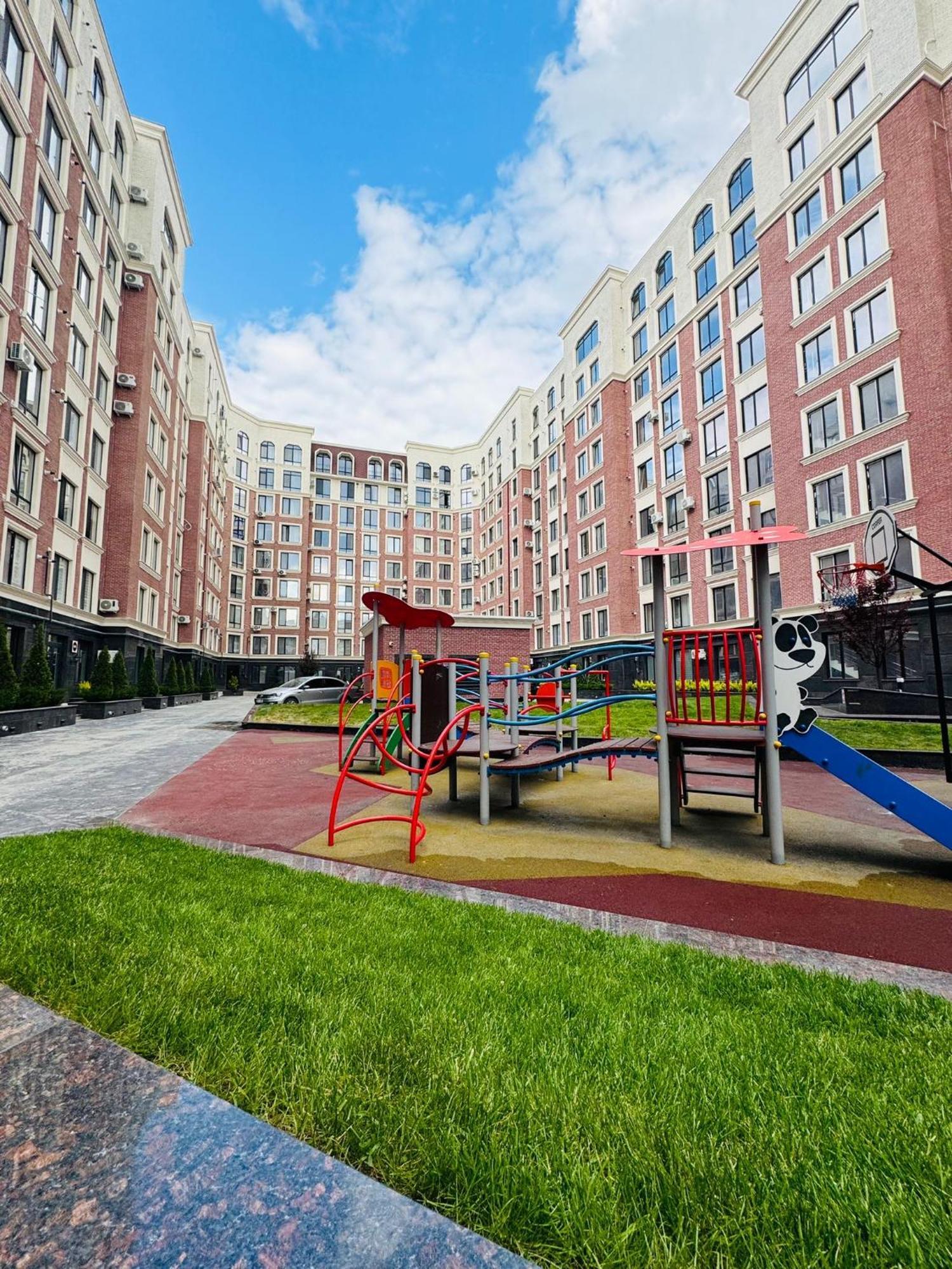 Two Bedroom Apartment In The Center, With Parking, Address Avram Iancu 32 Kisinyov Kültér fotó