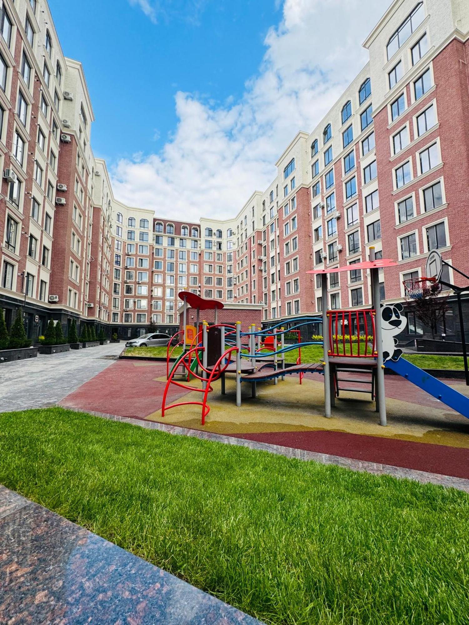 Two Bedroom Apartment In The Center, With Parking, Address Avram Iancu 32 Kisinyov Kültér fotó