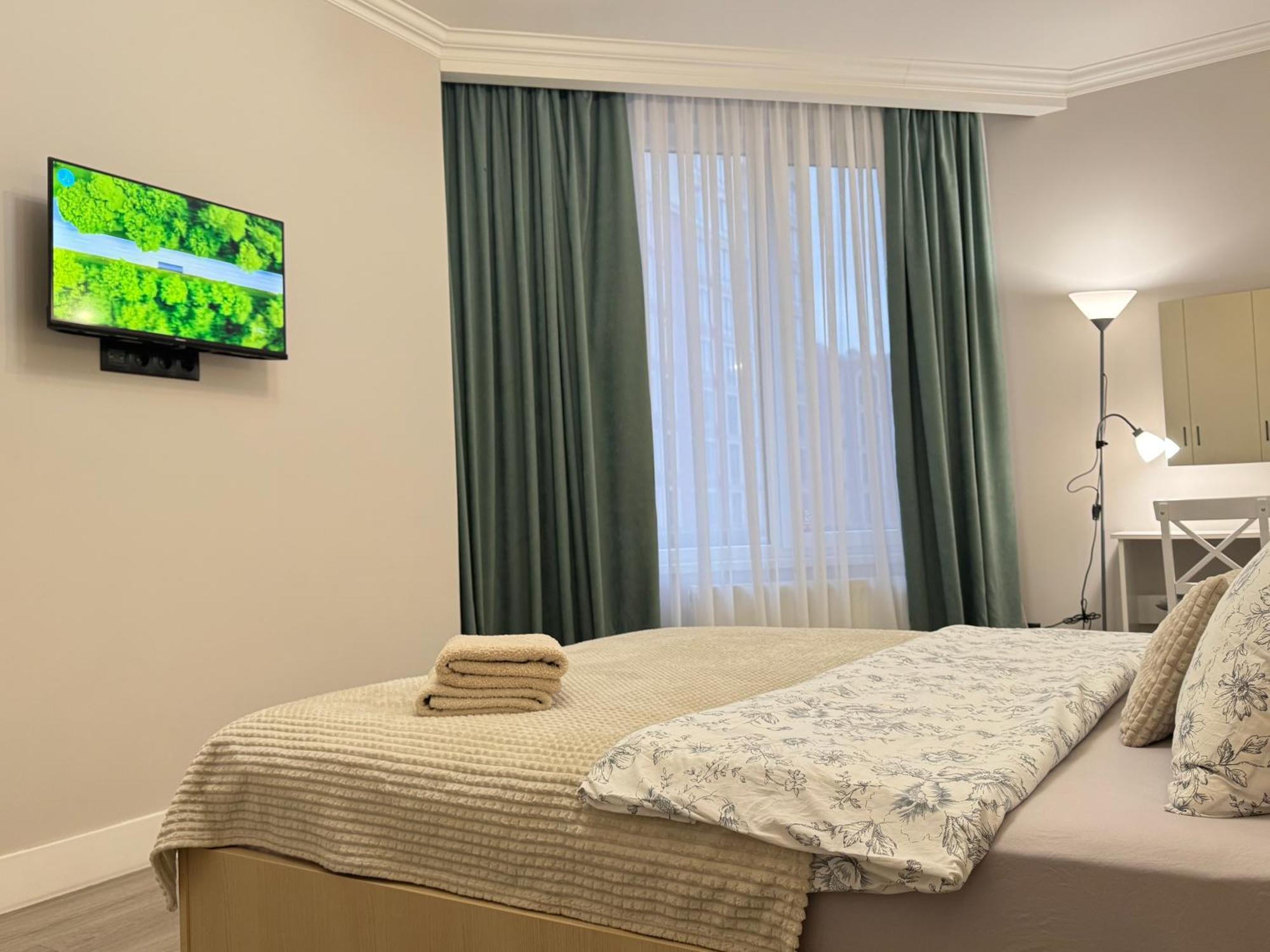 Two Bedroom Apartment In The Center, With Parking, Address Avram Iancu 32 Kisinyov Kültér fotó