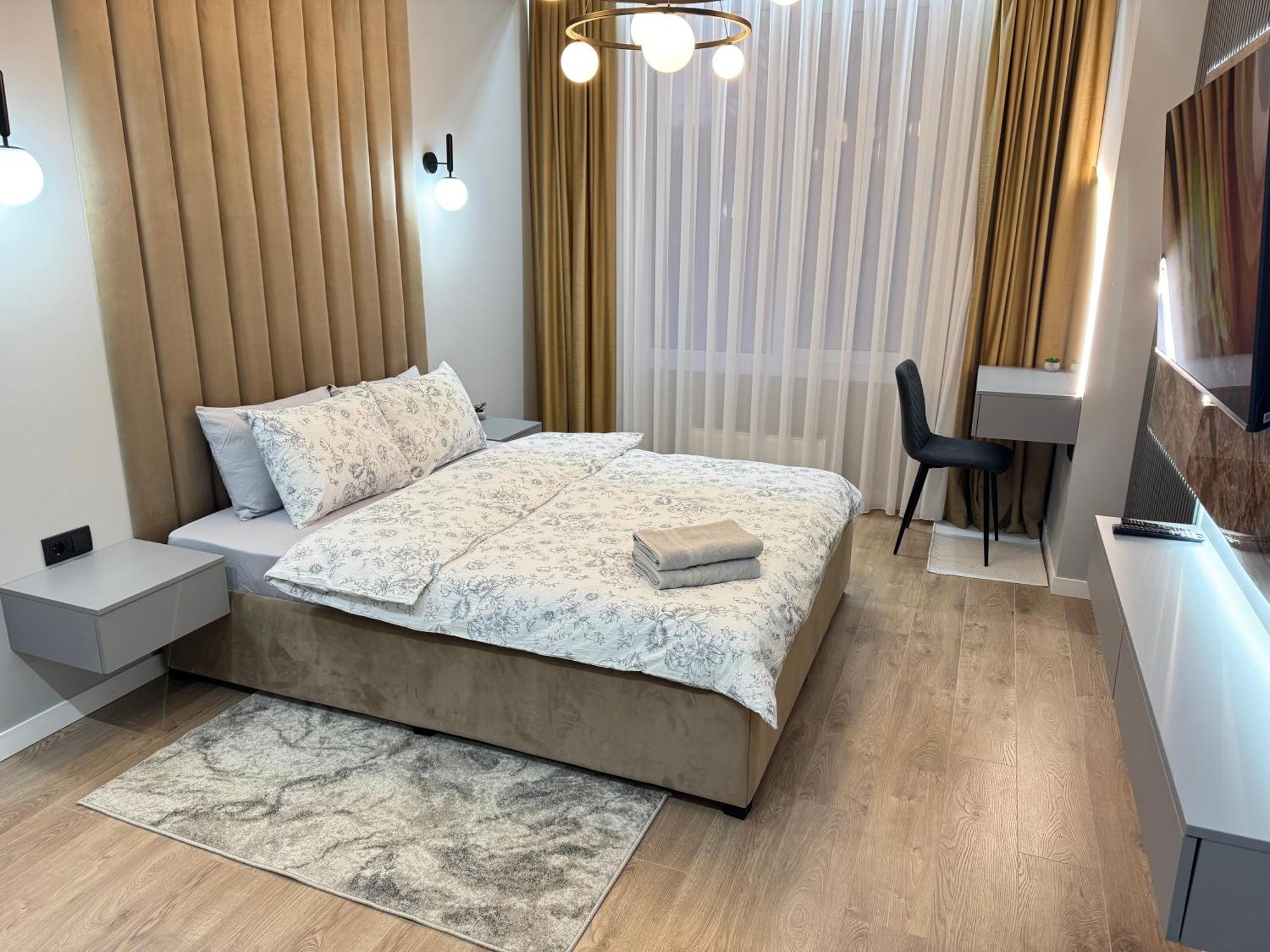 Two Bedroom Apartment In The Center, With Parking, Address Avram Iancu 32 Kisinyov Kültér fotó