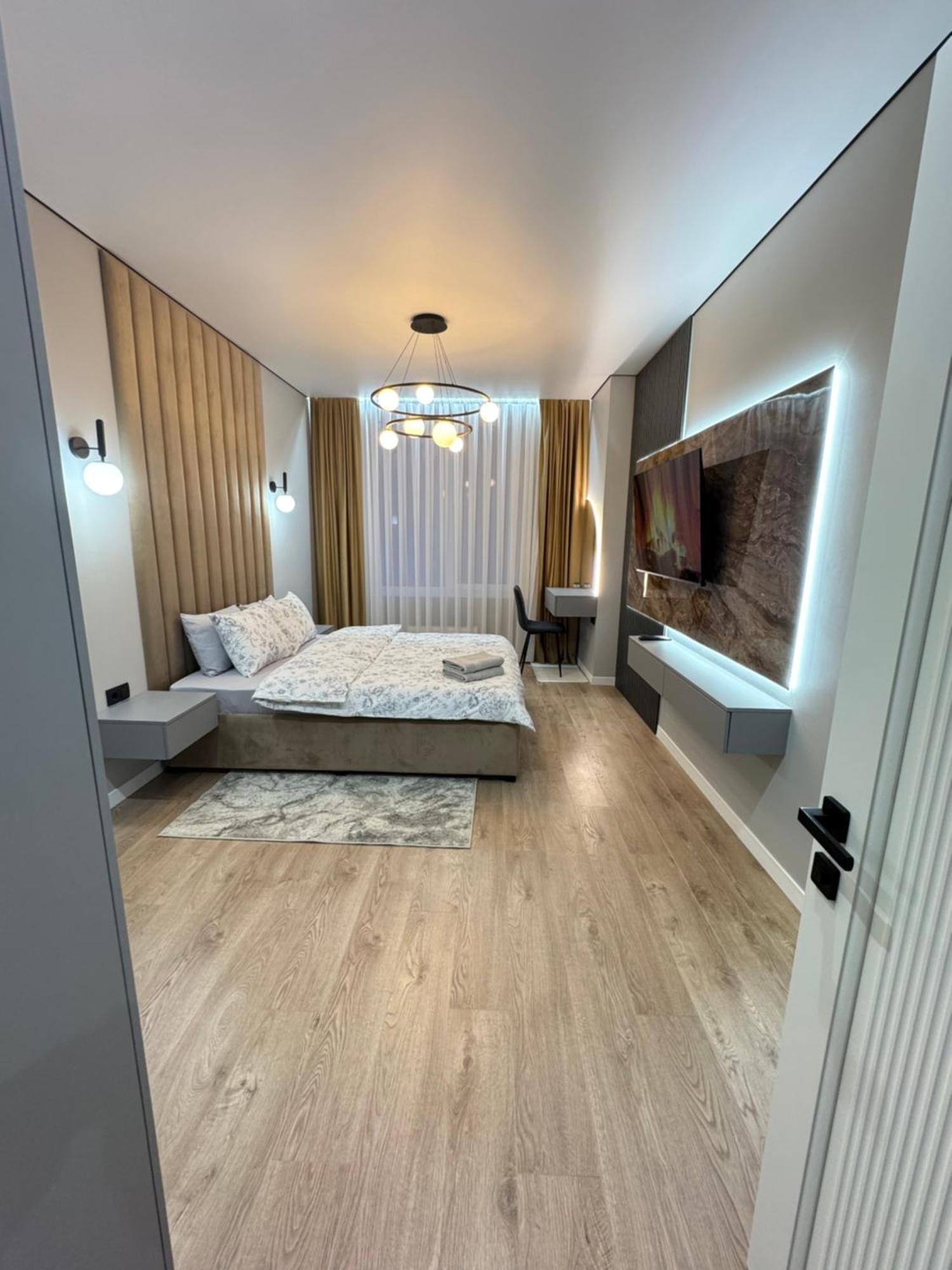Two Bedroom Apartment In The Center, With Parking, Address Avram Iancu 32 Kisinyov Kültér fotó