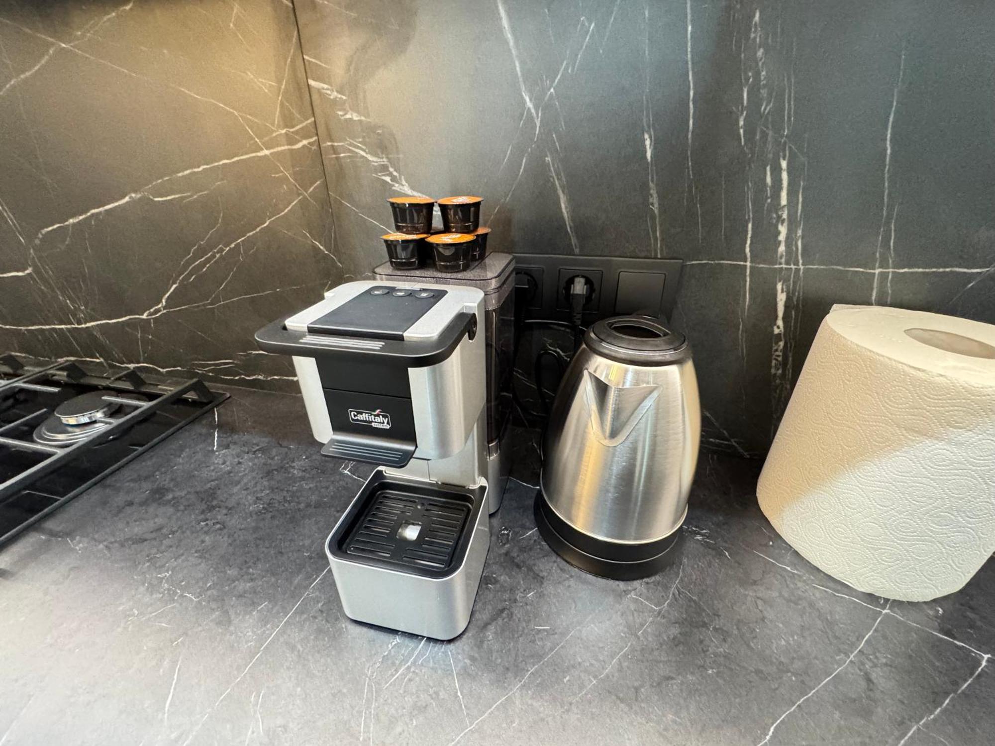 Two Bedroom Apartment In The Center, With Parking, Address Avram Iancu 32 Kisinyov Kültér fotó