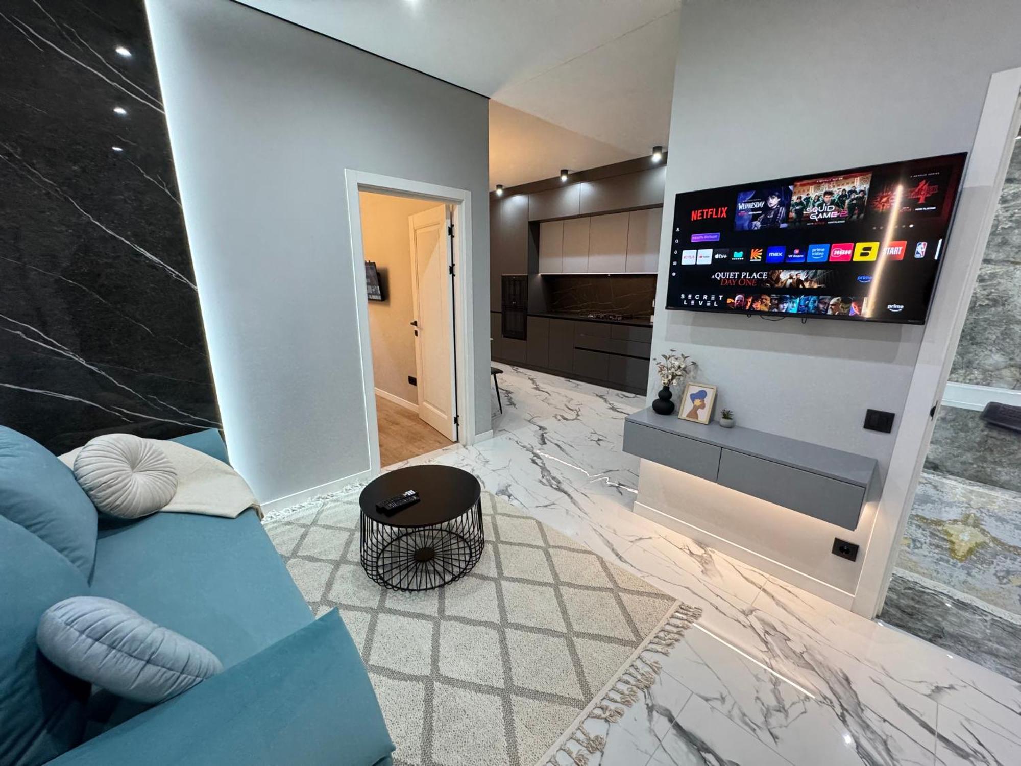 Two Bedroom Apartment In The Center, With Parking, Address Avram Iancu 32 Kisinyov Kültér fotó