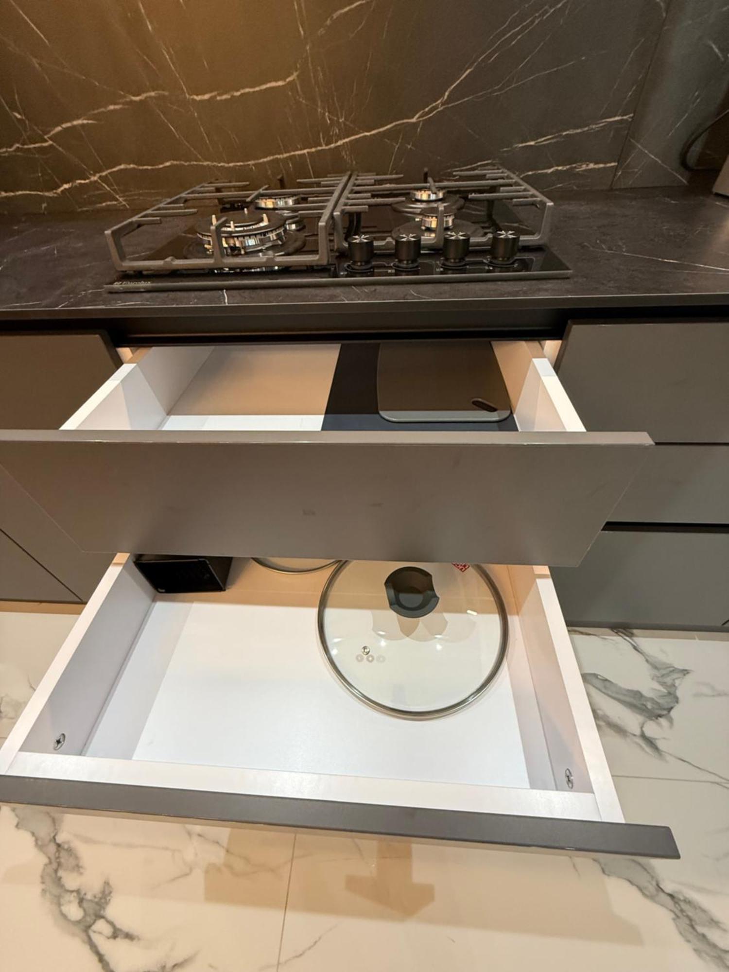 Two Bedroom Apartment In The Center, With Parking, Address Avram Iancu 32 Kisinyov Kültér fotó