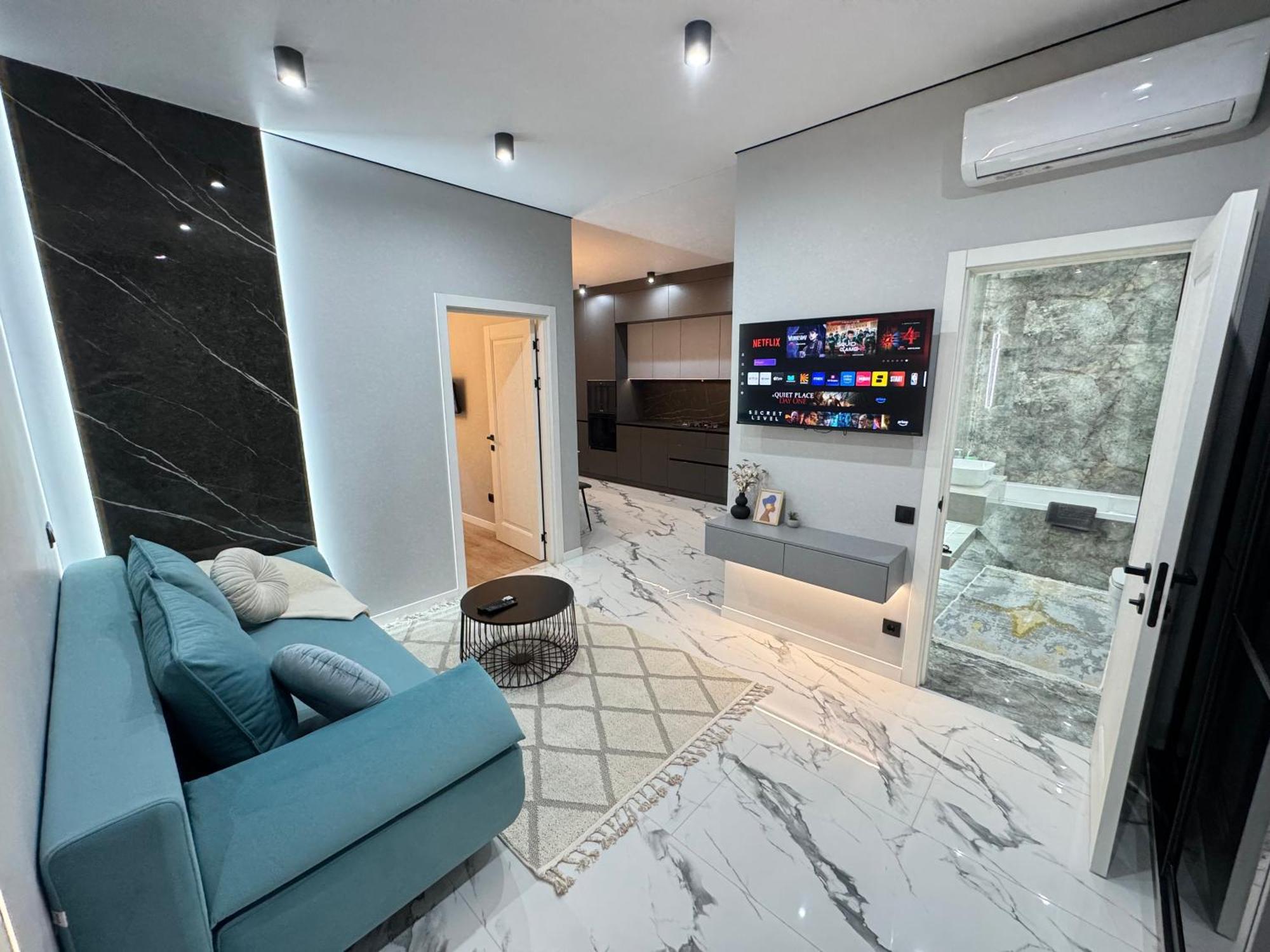 Two Bedroom Apartment In The Center, With Parking, Address Avram Iancu 32 Kisinyov Kültér fotó